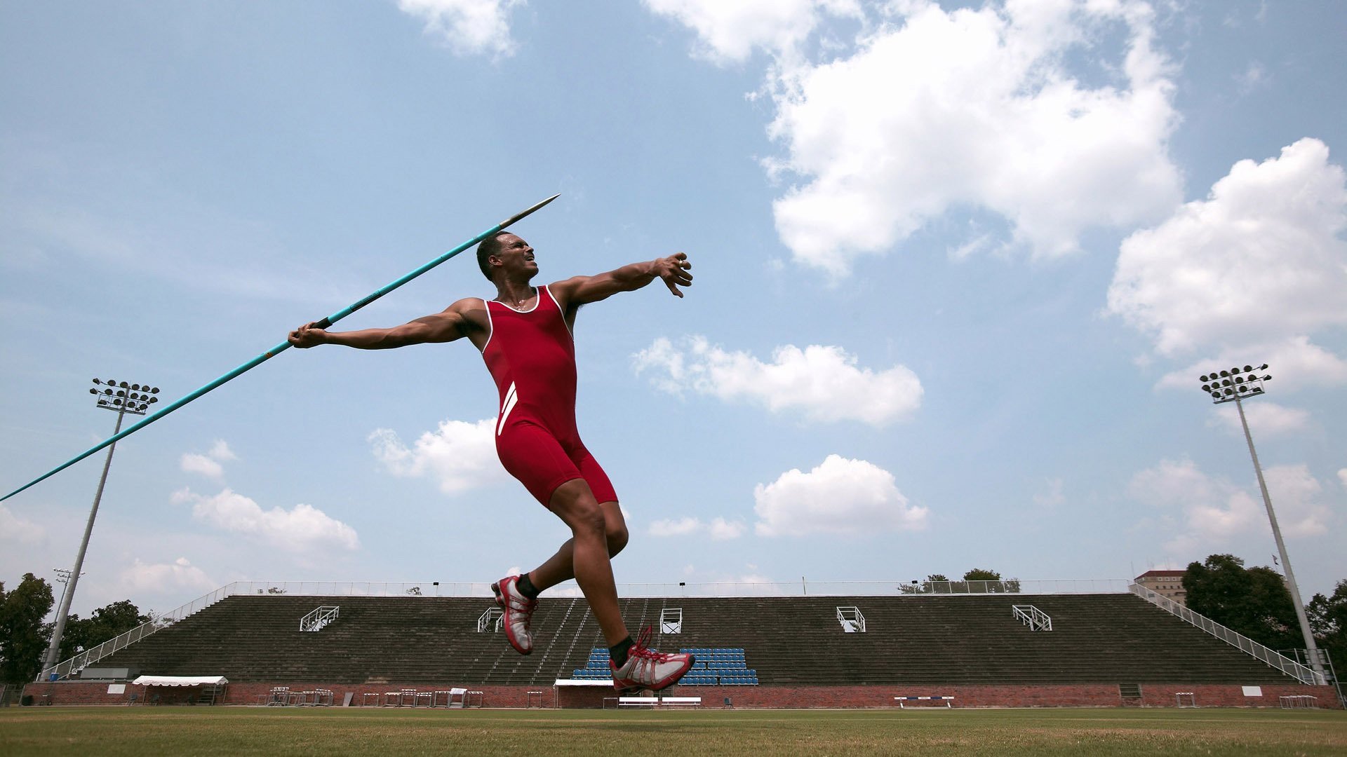 九游体育下载-单车越野赛：山野中的极速飞驰，单车山地越野车视频