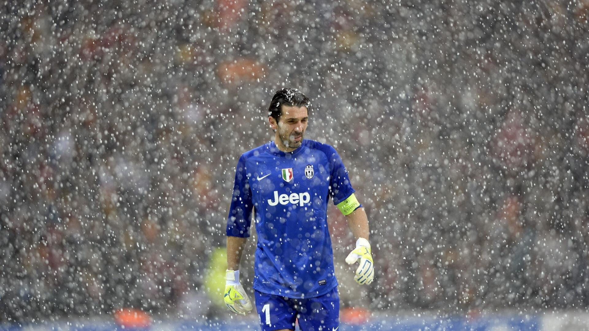 瑞·弗兰：每次反击和突破后，他总能准确地判断最佳传球线路，瑞弗兰用法